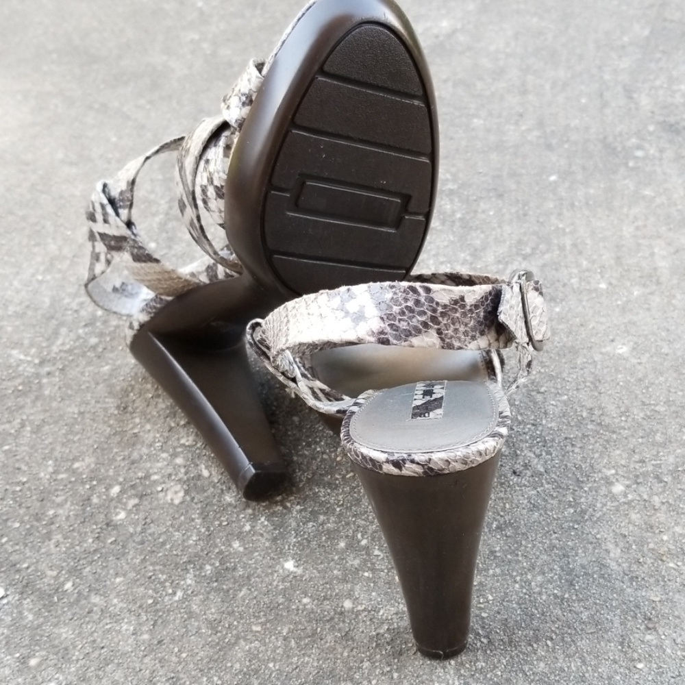 Bandolino strappy heel - Picture 4 of 4
